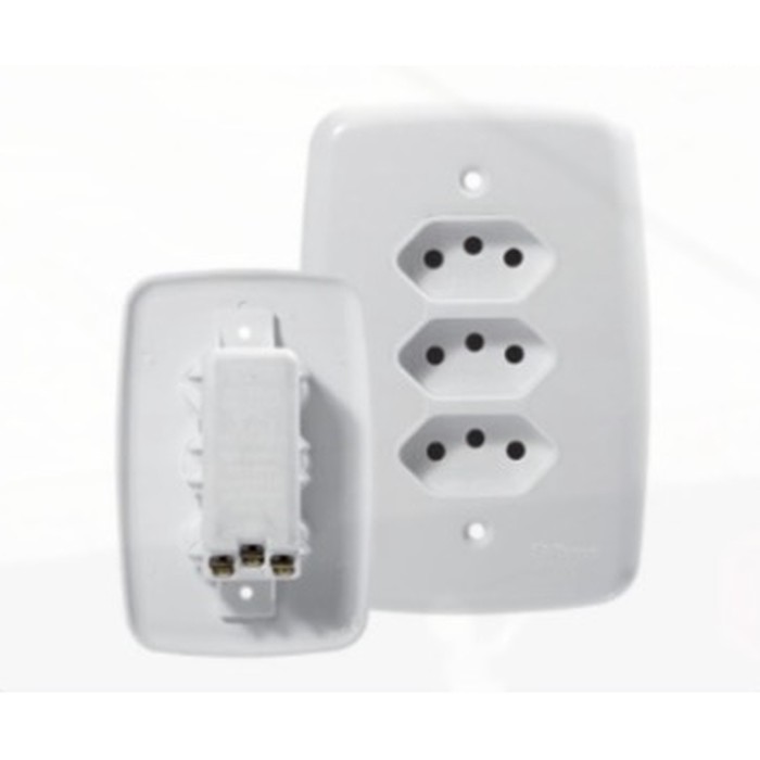 Tomada tripla embutir 2P+T 10A Ideale c/ placa branca Pluzie